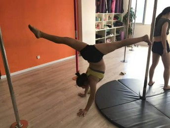 成都新都聚星国际钢管舞与爵士舞培训 艺术健身新风尚，分期支付更轻松