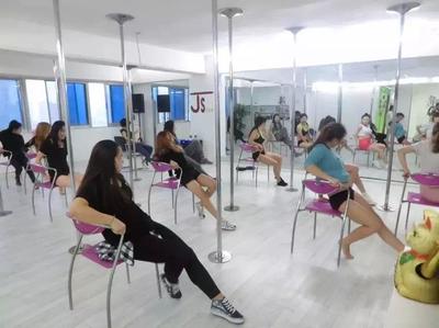 阿里钢管舞 专业培训的艺术与健身结合