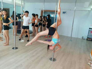 聚星钢管舞学校 新都钢管舞演出、35天就业、90天考证的专业之路